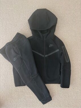 Kids Nike Tech Black Set
